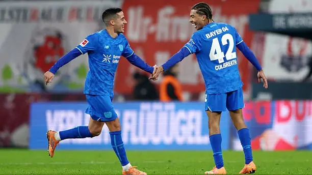 Bayer Leverkusen vào top 3 Bundesliga